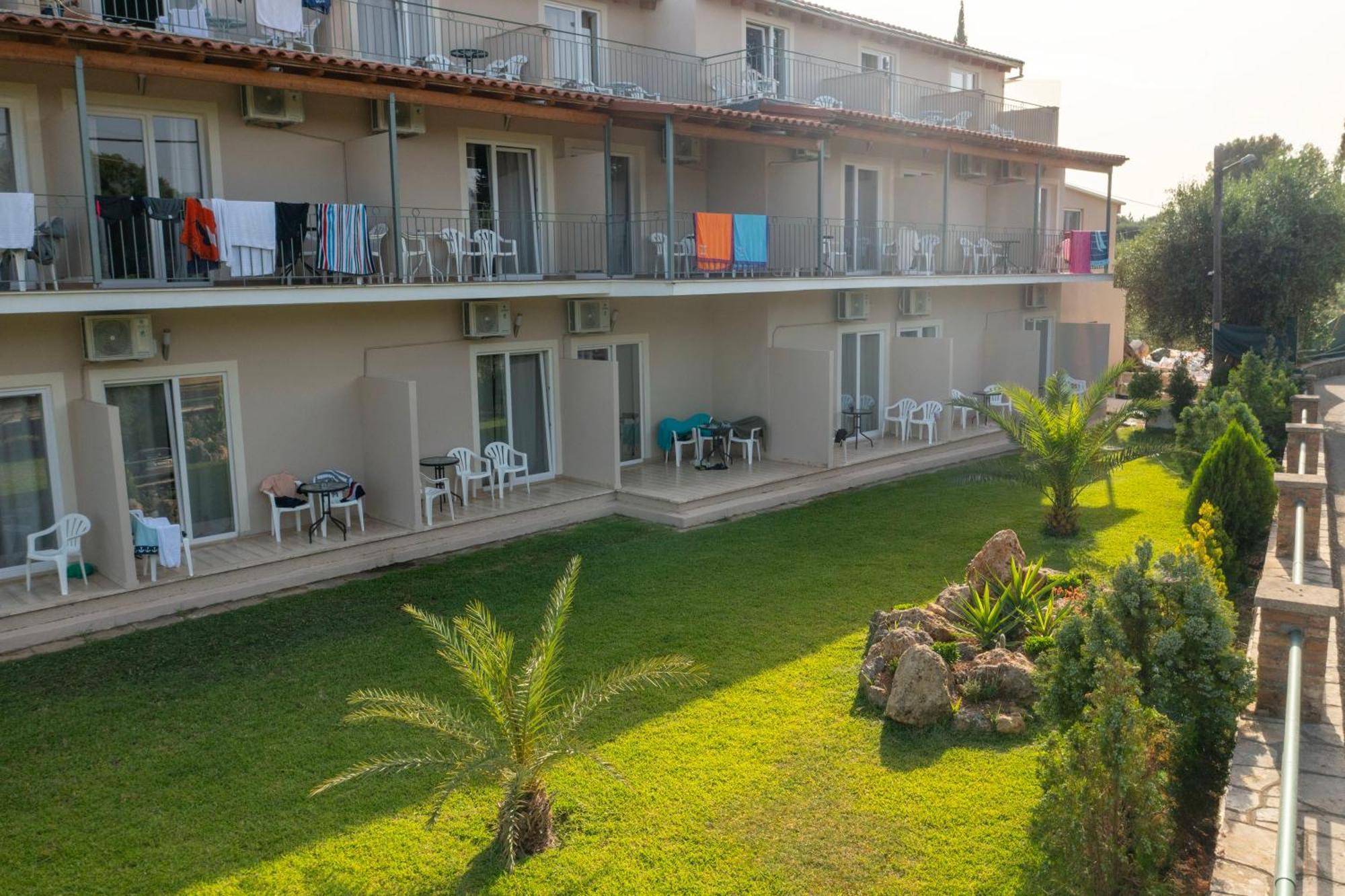 Bed and Breakfast Luca Mare Gouvia Exterior foto